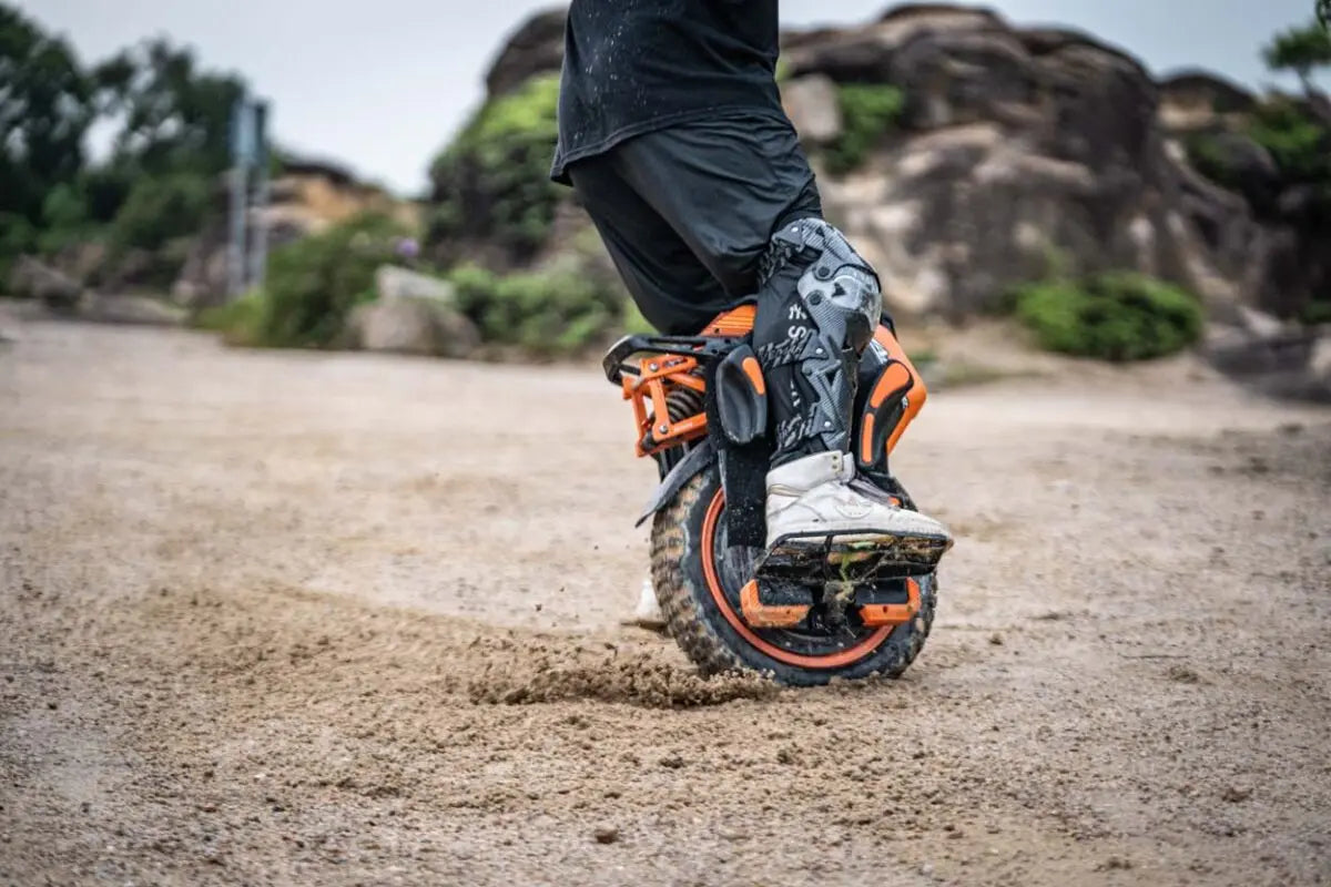 RU Stock Original INMOTION Adventure V14 Electric Unicycle 70KM/H 134V 2400Wh 50S Battey C40 9000W Motor 16inch EUC Unicycle