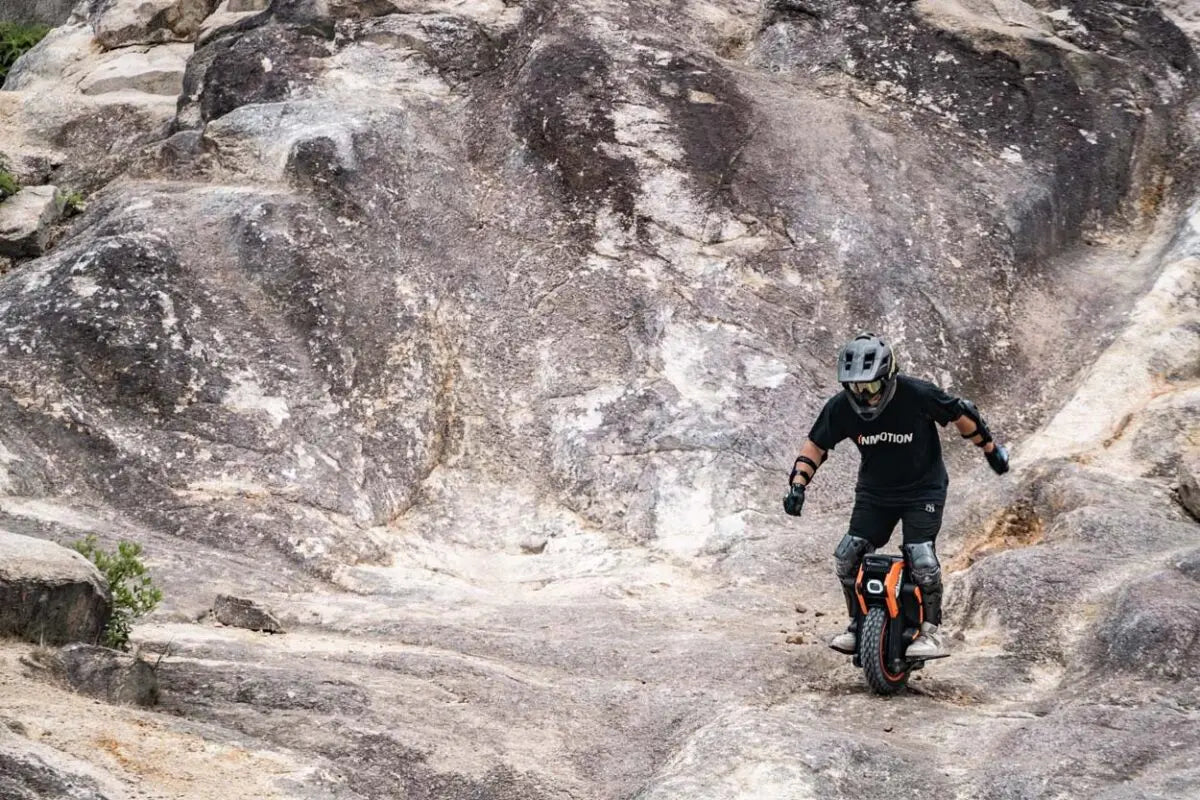 RU Stock Original INMOTION Adventure V14 Electric Unicycle 70KM/H 134V 2400Wh 50S Battey C40 9000W Motor 16inch EUC Unicycle