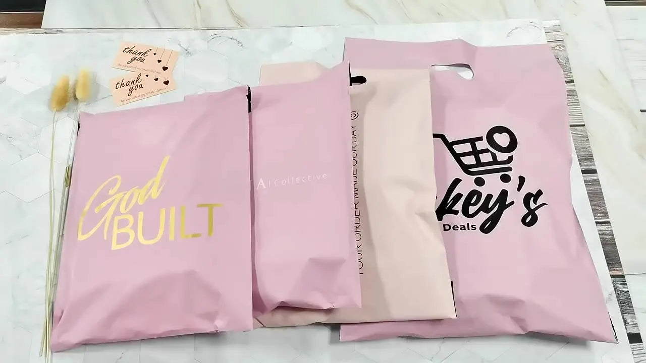 50 matte apricot pink shipping bags, suitable for clothing, parties, and gifts. Custom logos supported.