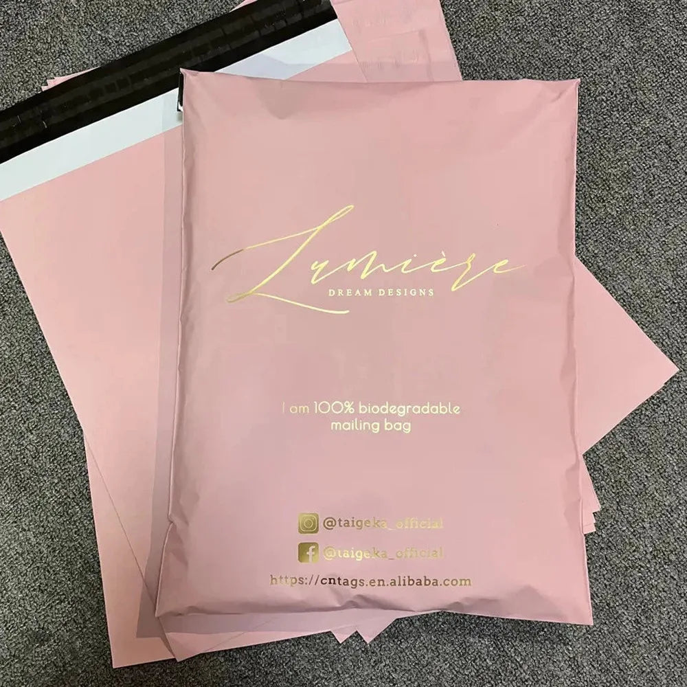 50 matte apricot pink shipping bags, suitable for clothing, parties, and gifts. Custom logos supported.
