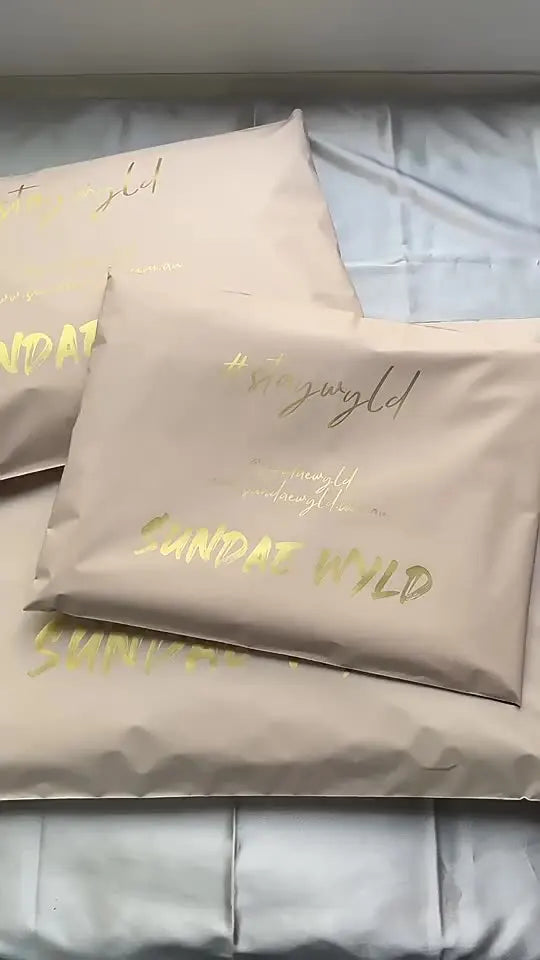 50 matte apricot pink shipping bags, suitable for clothing, parties, and gifts. Custom logos supported.