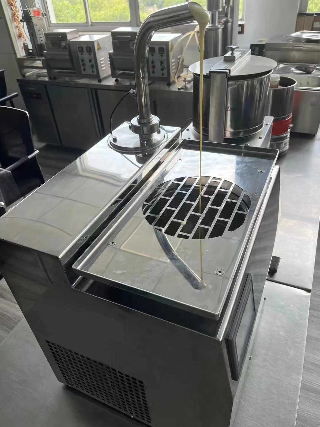 New Automatic Hot Chocolate Dispenser Chocolate Dispenser Tempering machine/chocolate Dispenser Tap