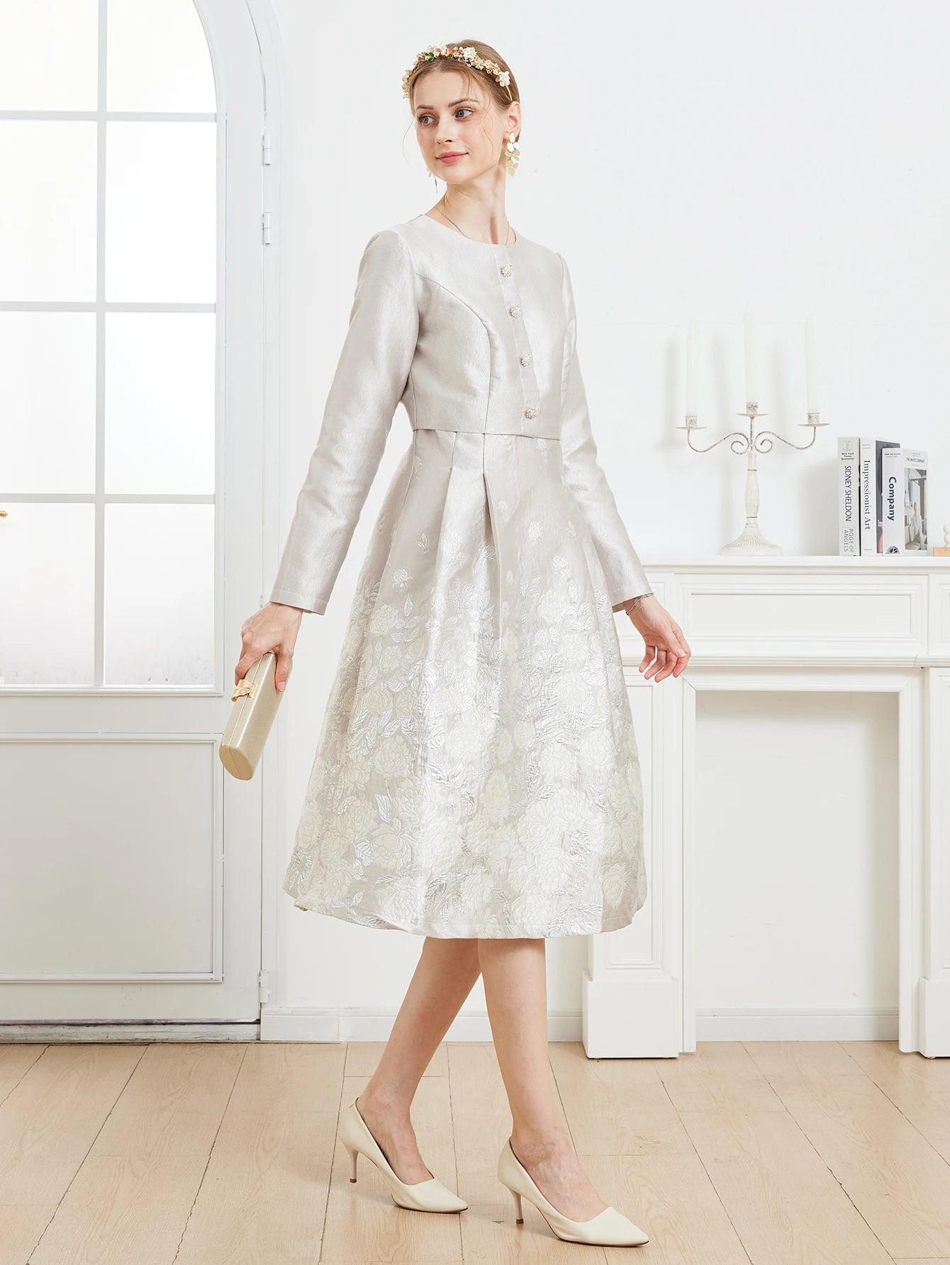 Luxury Embroidered Jacquard Dress with Round Neck Long Sleeves Waist-Fitting Flared Hem and Elegant Light Luxury Wedding Gown