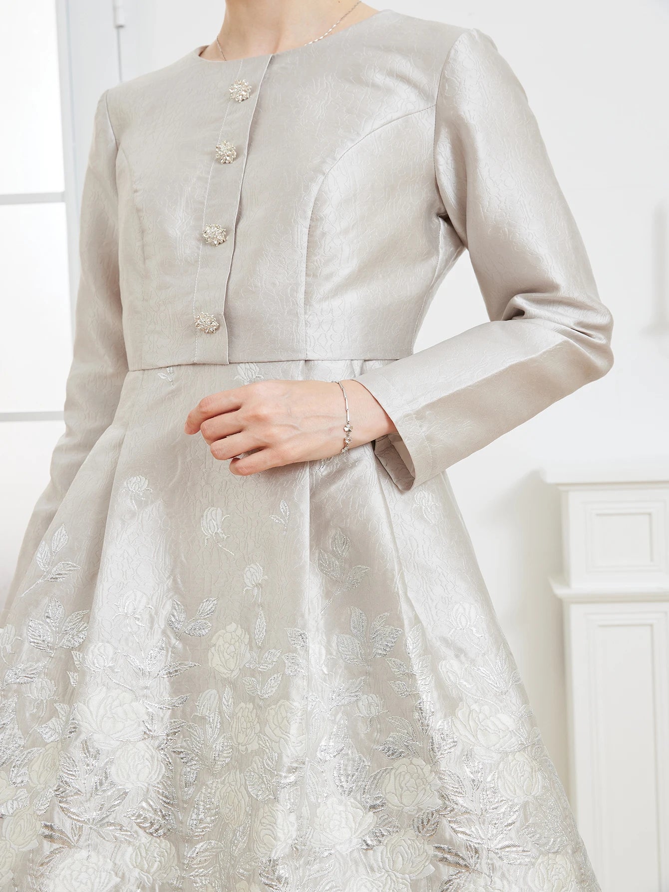 Luxury Embroidered Jacquard Dress with Round Neck Long Sleeves Waist-Fitting Flared Hem and Elegant Light Luxury Wedding Gown