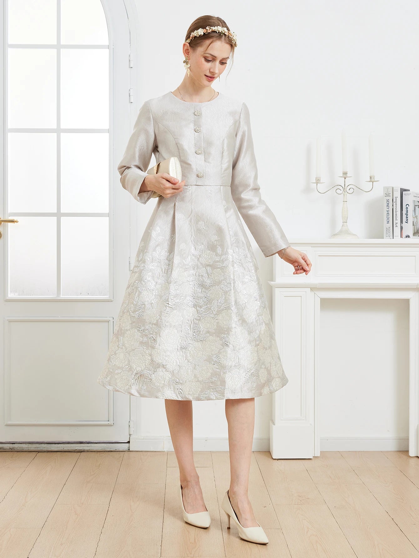 Luxury Embroidered Jacquard Dress with Round Neck Long Sleeves Waist-Fitting Flared Hem and Elegant Light Luxury Wedding Gown